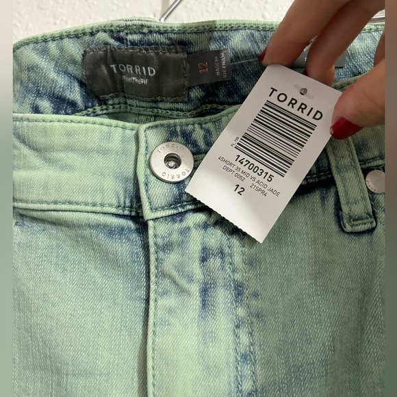 NWT Torrid Mid Rise Midi Short Vintage Stretch Acid Jade 12 - Picture 3 of 6